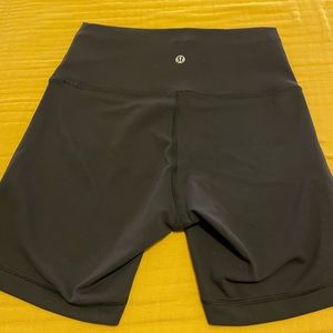 Lululemon Align high-rise black biker short 6’’ inseam. Barely worn. Like new.